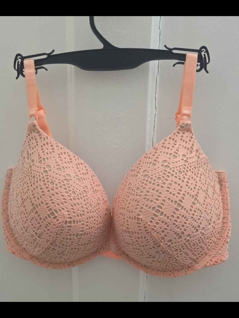 Victoria's Secret Peach Lace Molded Bra